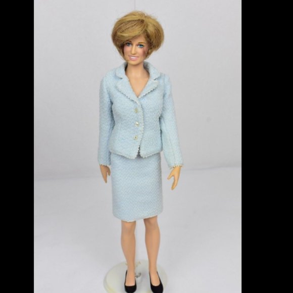 Franklin Mint Dolls Excellent Condition Marilyn Monroe, Elizabeth Lot of 13 TAGS - Picture 7 of 12